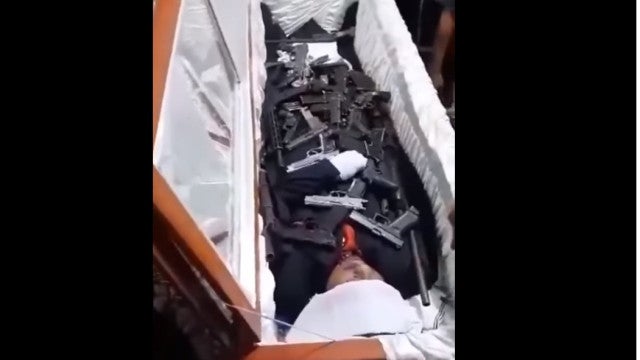 Chefe de cartel é sepultado com armas para se defender "após a morte"