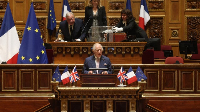 Charles 3º se torna primeiro monarca britânico a discursar no Parlamento francês