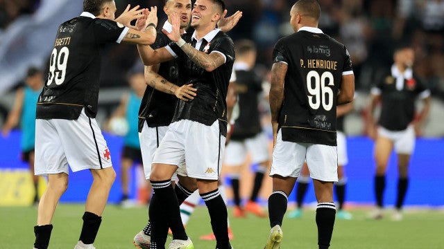 Com torcida em São Januário, Vasco inicia diante do Coritiba série de confrontos diretos