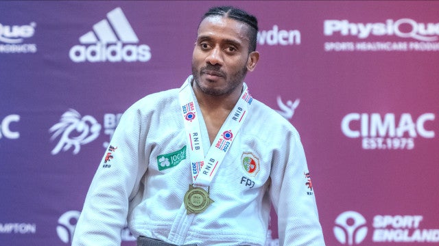 "Adormeci durante cinco ou dez minutos. Quando acordei, estava cego"