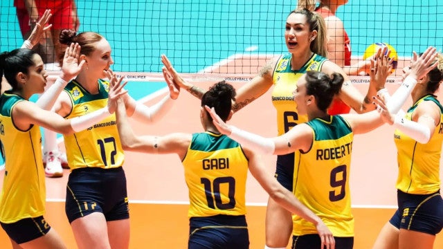 Em clima de luto, seleção feminina de vôlei perde a 1ª no Pré-Olímpico