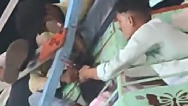 Mulher tem cabelos arrancados ao ficar presa em roda gigante na Índia