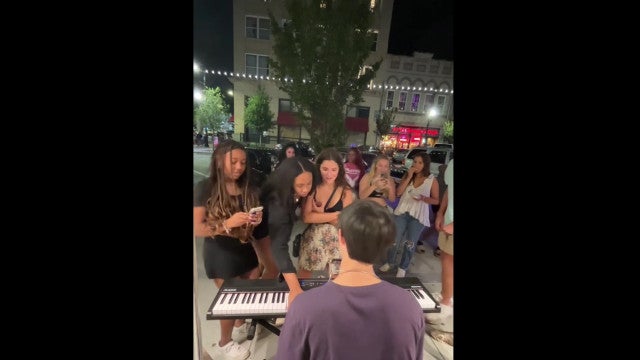 "Não, pare!" Jovem rouba gorjetas e derruba teclado de músico de rua