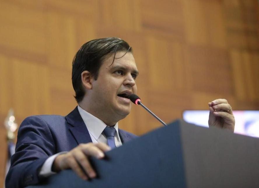 Thiago Silva repudia apologia à ideologia de gênero em escola de MT