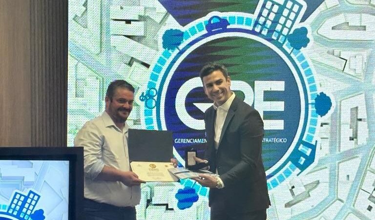 PREFEITO DE GUARANTÃ DO NORTE RECEBE PRÊMIO RUI BARBOSA DE GESTÃO DE QUALIDADE DO (TCE-MT)