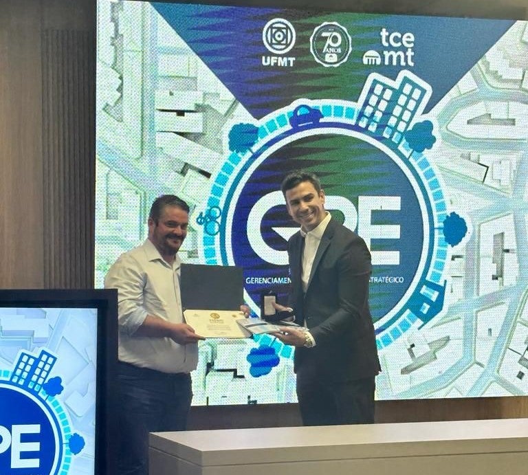 PREFEITO DE GUARANTÃ DO NORTE RECEBE PRÊMIO RUI BARBOSA DE GESTÃO DE QUALIDADE DO (TCE-MT)