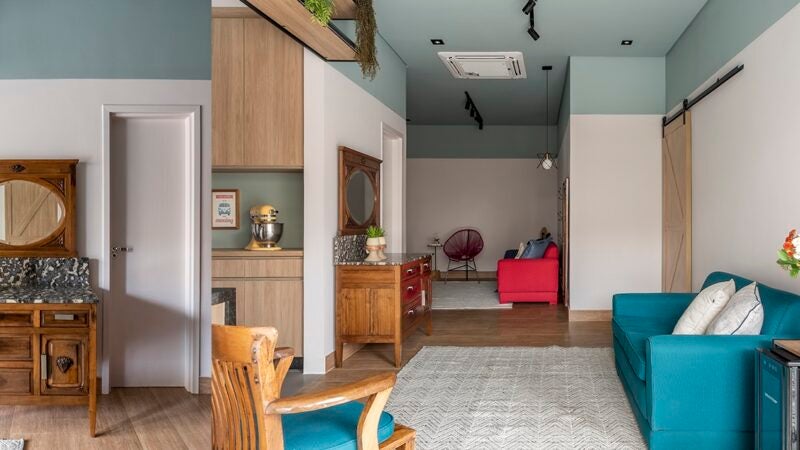 Como inserir móveis antigos no décor moderno residencial