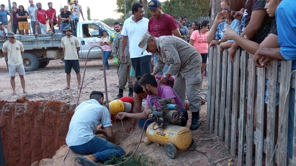 Criança é resgatada com vida após cair dentro de um poço em Castelo de Sonhos