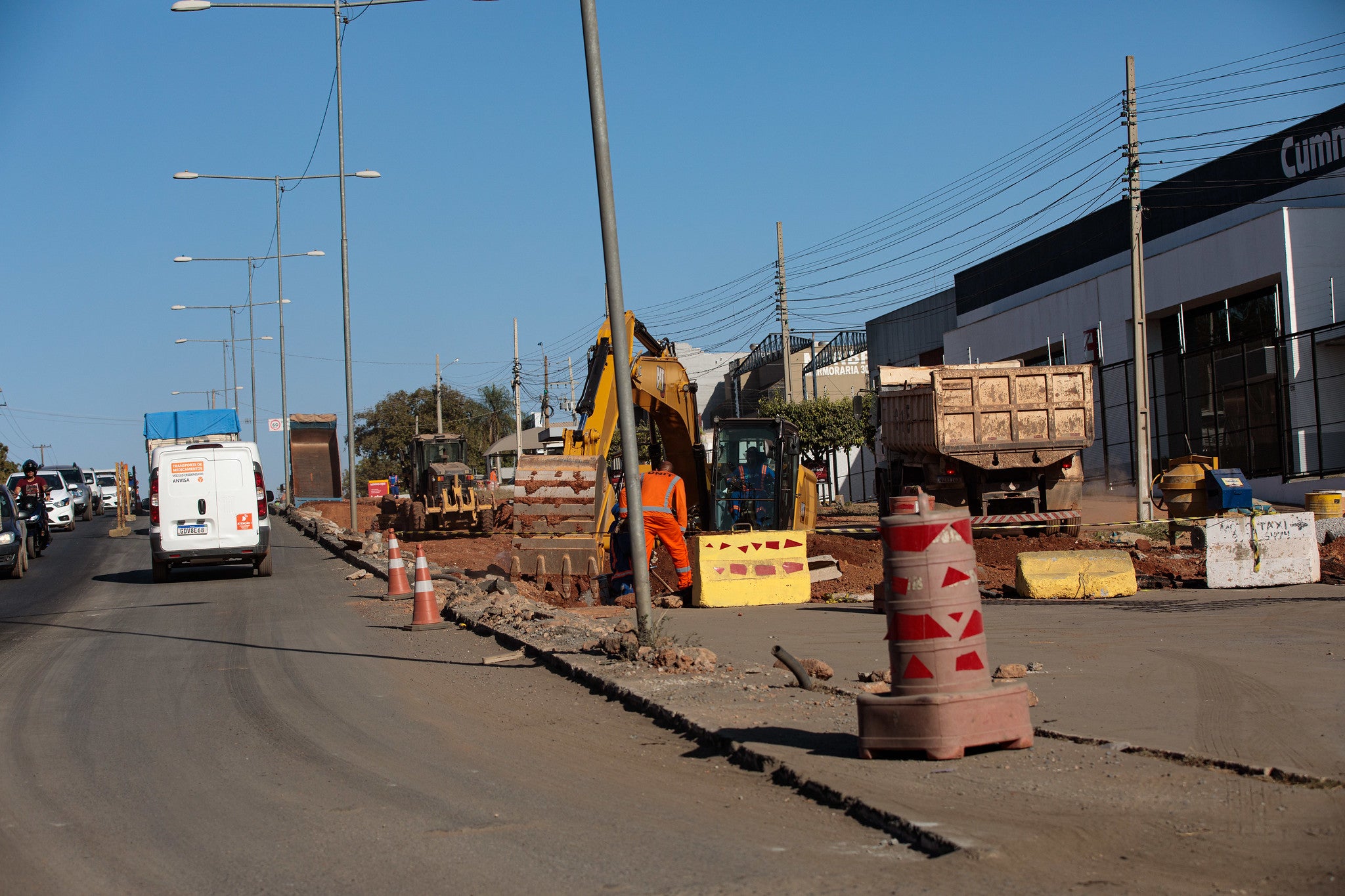 Trabalhos de recuperação asfáltica em avenida de Cuiabá seguem para etapa final; R$ 17,2 milhões