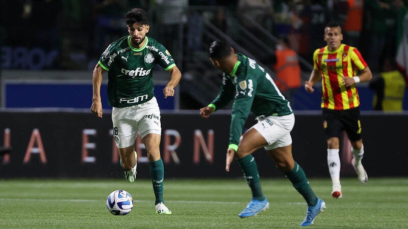 Palmeiras massacra São Paulo, faz 5 a 0 e segue sonhando com título brasileiro