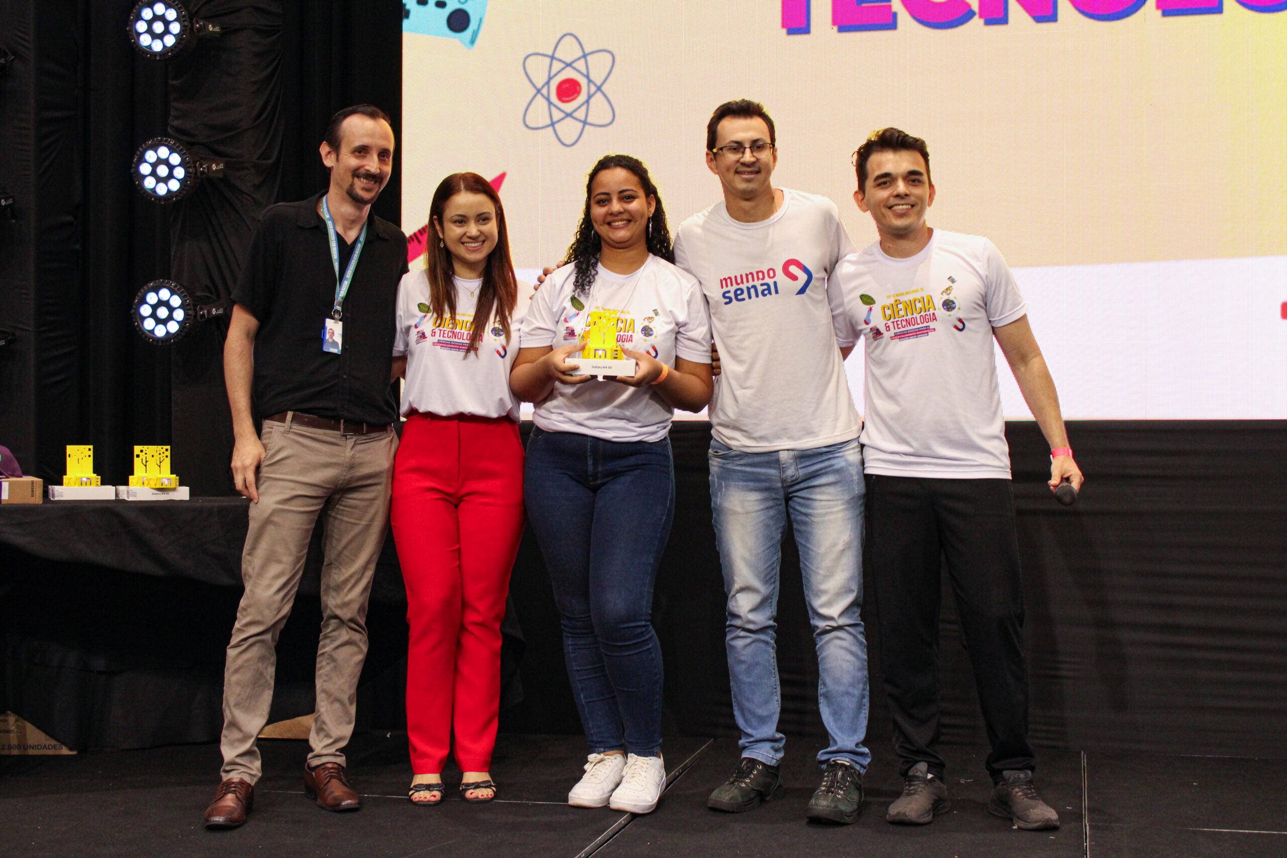 Estudantes de MT recebem prêmios e bolsas de pesquisa na 20ª Semana Nacional da Ciência e Tecnologia