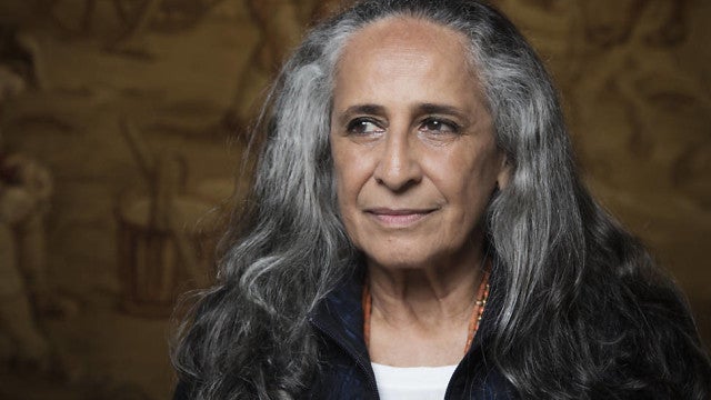 Gosto de estar apaixonada, pouco me importa se é homem ou mulher, diz Maria Bethânia