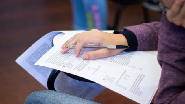 Medicina e psicologia são os cursos mais concorridos da Fuvest 2024