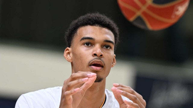 Wembanyama estreia com derrota na NBA e é ofuscado por Doncic; Heat e Boston vencem