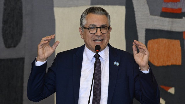 Na Câmara, esforço é por votação do projeto dos fundos offshore e exclusivo, diz Padilha