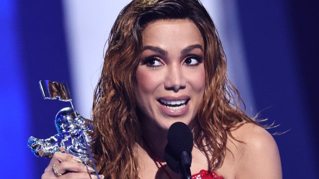 No De Frente com Blogueirinha, Anitta fala sobre preferir homens estrangeiros