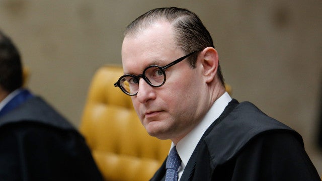 Zanin suspende concurso da PM do RJ por restrição para mulheres