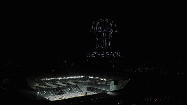 Champions volta ao St. James Park e Newcastle dá show com drones no céu