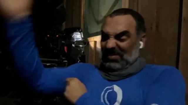 Repórter leva picada de marimbondo ao vivo na Band