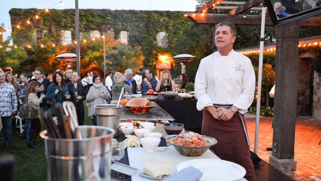 Chef e apresentador ganhador do Emmy, morre após reação alérgica