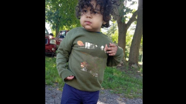 Criança foge enquanto babá toma banho e aparece morta em rio