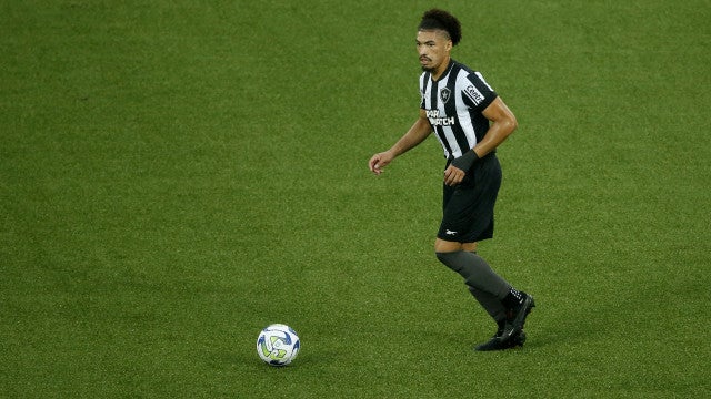 Diniz convoca zagueiro Adryelson, do Botafogo, após lesão de Nino na seleção