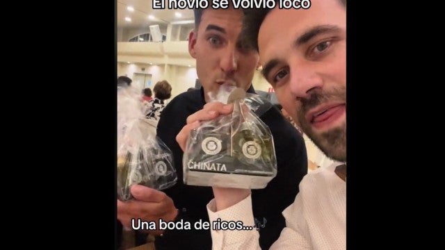 Noivos oferecem brinde pouco convencional e há quem diga que são "loucos"