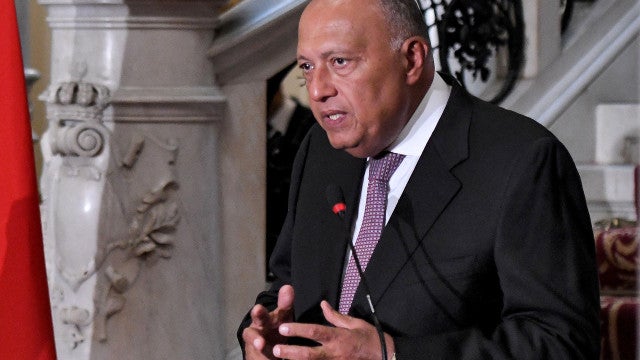 ‘Não há passagem segura’, diz ministro egípcio sobre envio de ajuda a Gaza