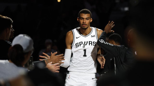 Novo fenômeno da NBA tem 19 anos, 2,24m de altura e já impressionou LeBron