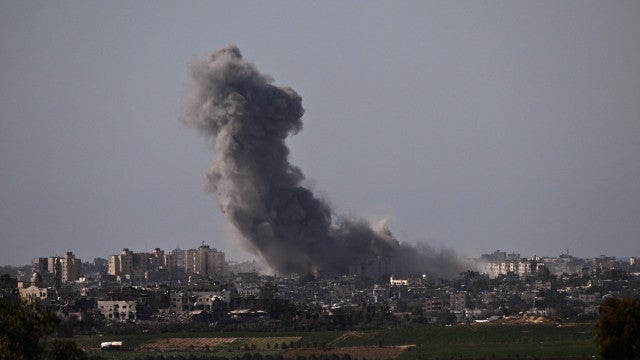 Escritora palestina morre durante bombardeio de Israel na Faixa de Gaza