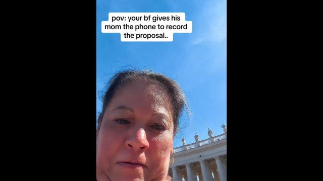 Mãe vira a câmera para si e perde o pedido de casamento do filho; veja