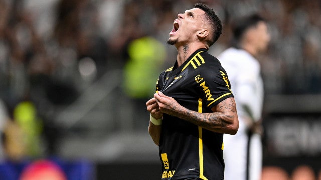 Com dois gols de Paulinho, Atlético-MG vence os reservas do Fluminense e entra no G-6