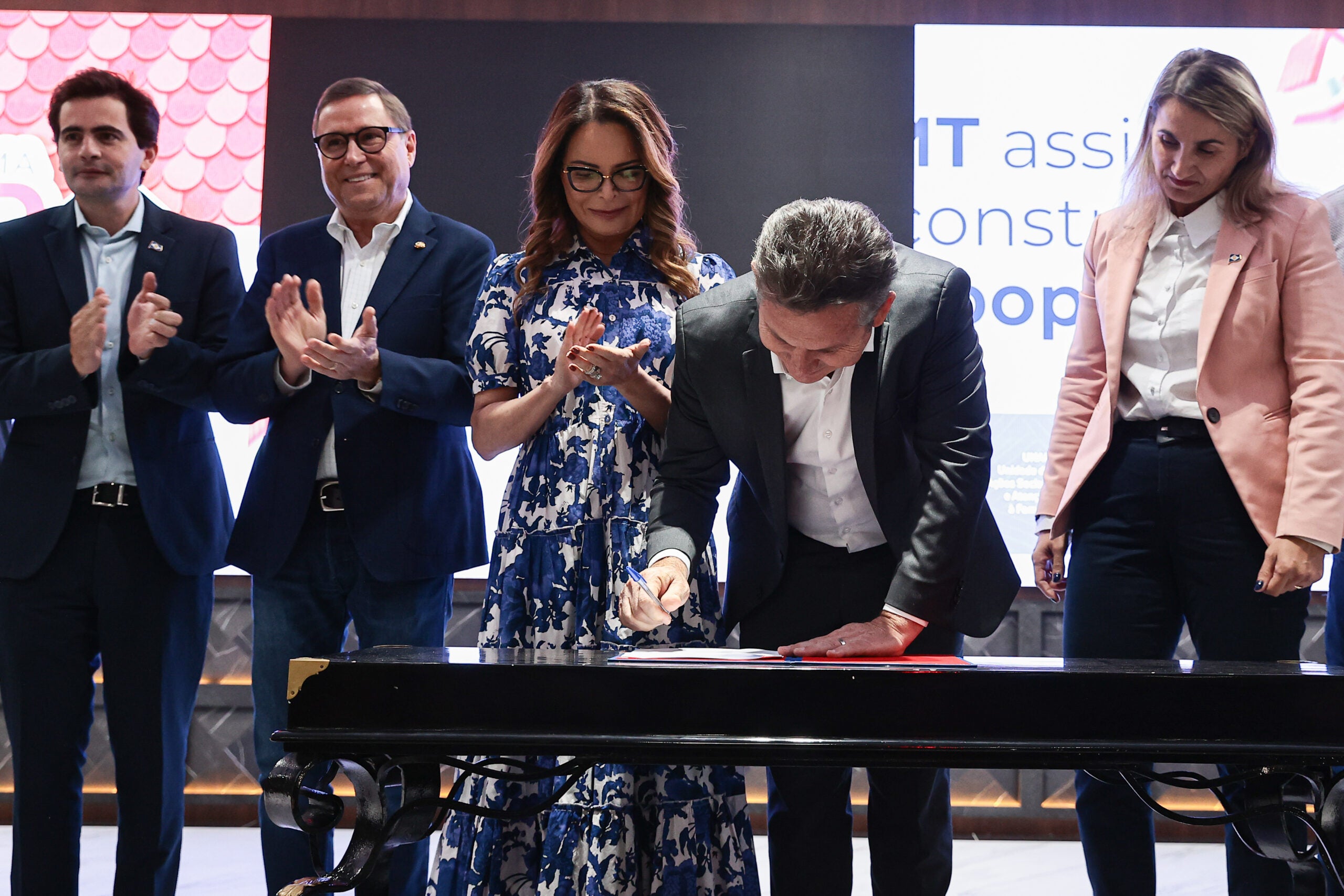 Governo de MT fará repasse de R$ 60,8 milhões para municípios contratarem mão de obra para construção de casas populares 