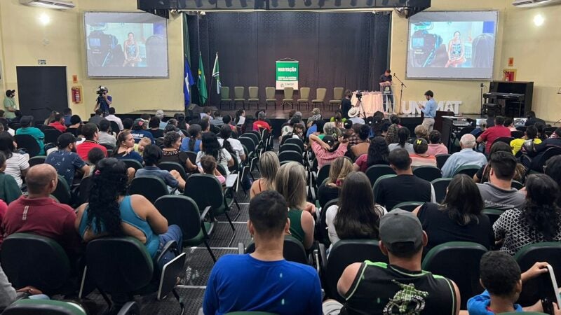 Prefeitura entrega 471 escrituras aos moradores da região dos Vilas, nesta terça
