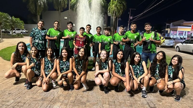 Presidente Valcimar Parabeniza Delegação de Guarantã do Norte pela conquista do título Geral no 35º Jogos Estudantis Vale do Teles Pires