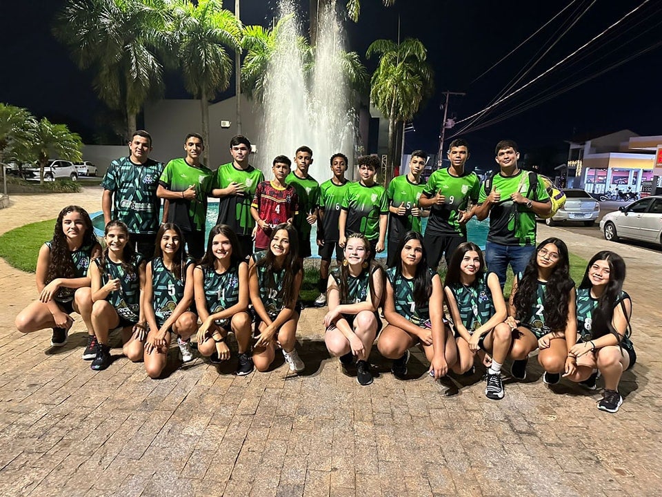 Presidente Valcimar Parabeniza Delegação de Guarantã do Norte pela conquista do título Geral no 35º Jogos Estudantis Vale do Teles Pires