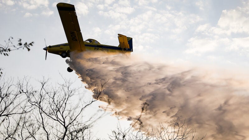 Governo de MT decreta situação de emergência ambiental para intensificar combate aos incêndios florestais