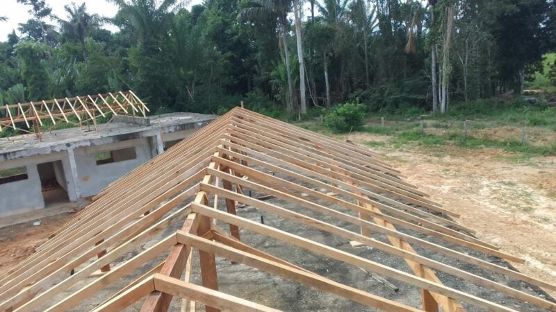 Prefeitura rescinde contrato e multa empresa por paralisar obra de escola no Nortão