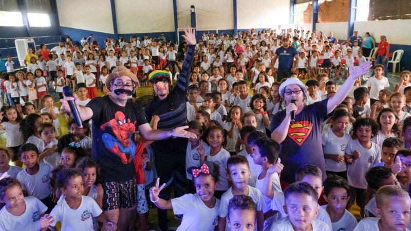 Tchó e Béppi apresentam peça a estudantes de Guarantã do Norte nesta quarta-feira