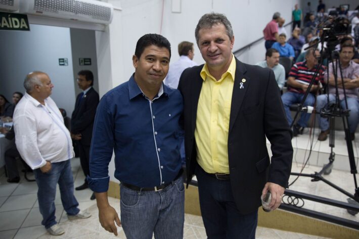 POLÍTICA MT DEPUTADO DILMAR DAL BOSCO EMOCIONA AO PRESTAR TRIBUTO SINCERO AO SAUDOSO JORNALISTA CHICO TELLO