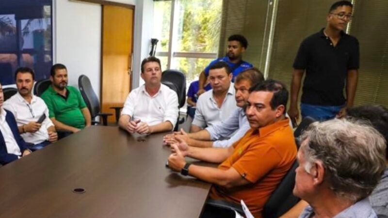 Prefeito e dirigentes de associações definem cooperação com Estado para asfaltar duas estradas em Sorriso; R$ 37 milhões