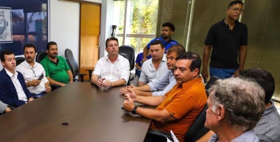 Prefeito e dirigentes de associações definem cooperação com Estado para asfaltar duas estradas em Sorriso; R$ 37 milhões