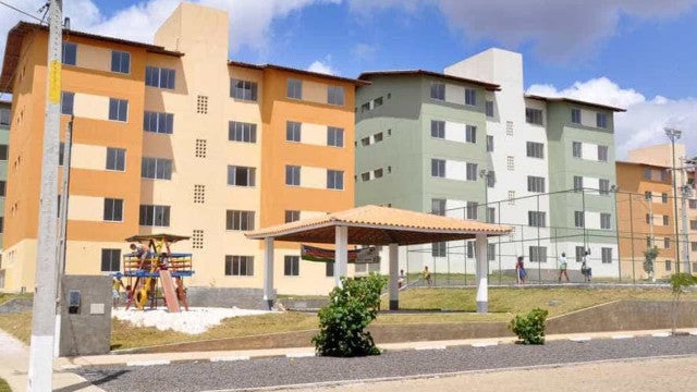 “Ganhamos dignidade”, diz diarista com contrato quitado do MCMV