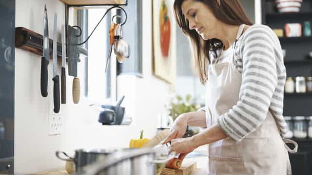 Trabalho invisível feminino vale ao menos 8,5% do PIB, mostra pesquisa