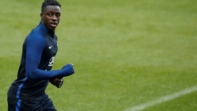 Mendy processa Manchester City por salários não pagos após ser acusado de crimes sexuais