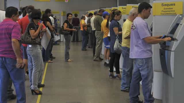Bancos fecham nesta quarta-feira e reabrem na quinta