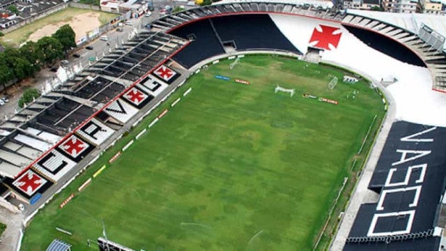 Botafogo e Vasco fazem clássico em São Januário buscando amenizar pressão no Brasileirão