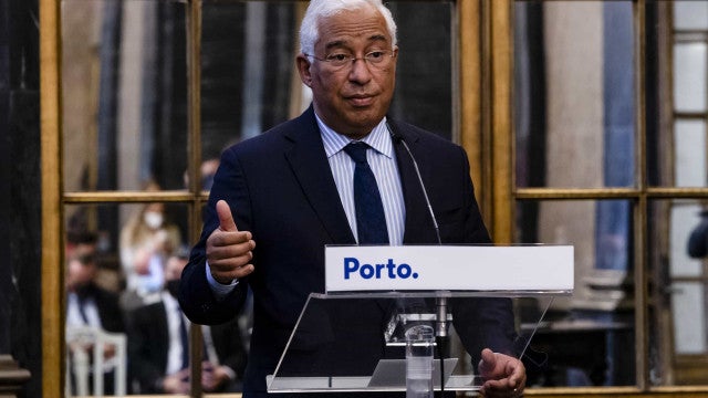 Primeiro-ministro português renuncia após escândalo de corrupção