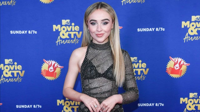 Padre é afastado após liberar gravações de clipe de Sabrina Carpenter em igreja