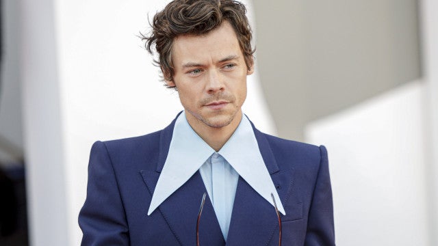 Mãe de Harry Styles censura fãs do cantor que criticam o seu novo visual